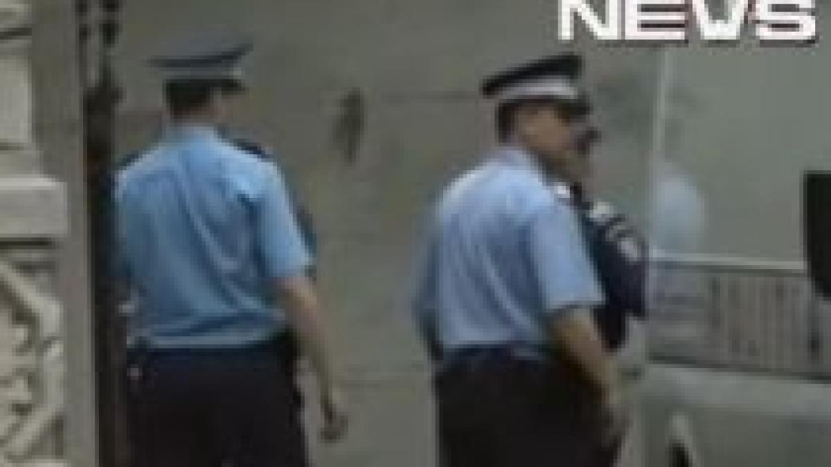 un judecator si doi avocati craioveni arestati pentru 29 de zile video