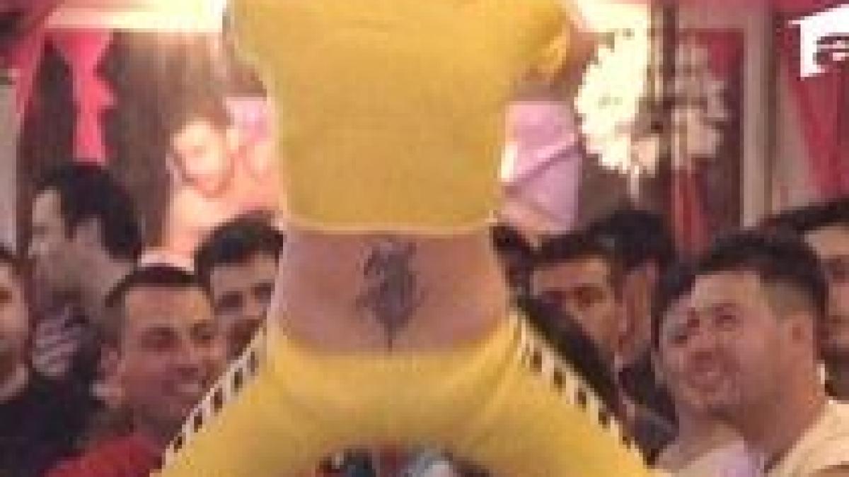 barbatii si au facut de cap la eros show video