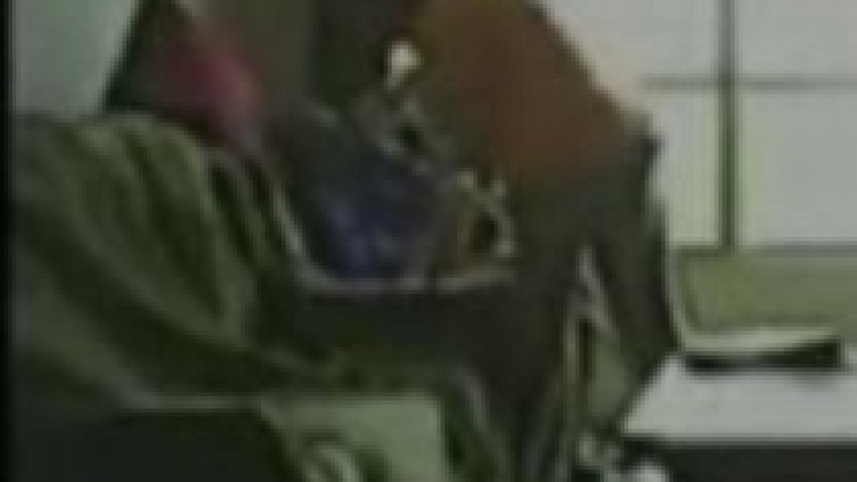 imagini socante o batrana de 72 ani este batuta cu bestialitate chiar de ingrijitoarea ei video