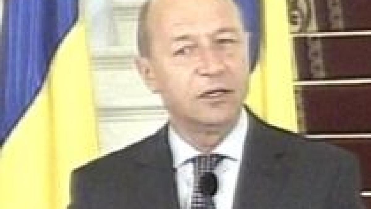 traian basescu isi vireaza salariul intr un fond de solidaritate video