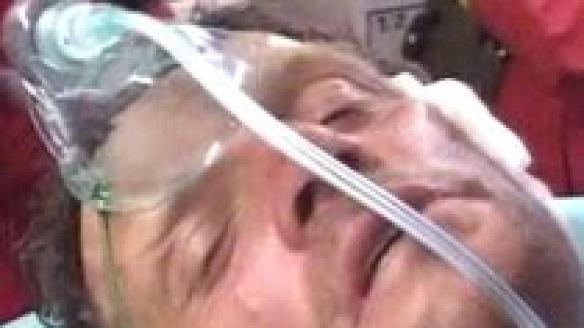 un cioban are fata sfasiata dupa ce a fost atacat de o ursoaica video