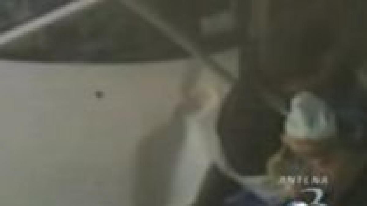 australia un barbat si a salvat copilul aruncandu se in fata unei masini video