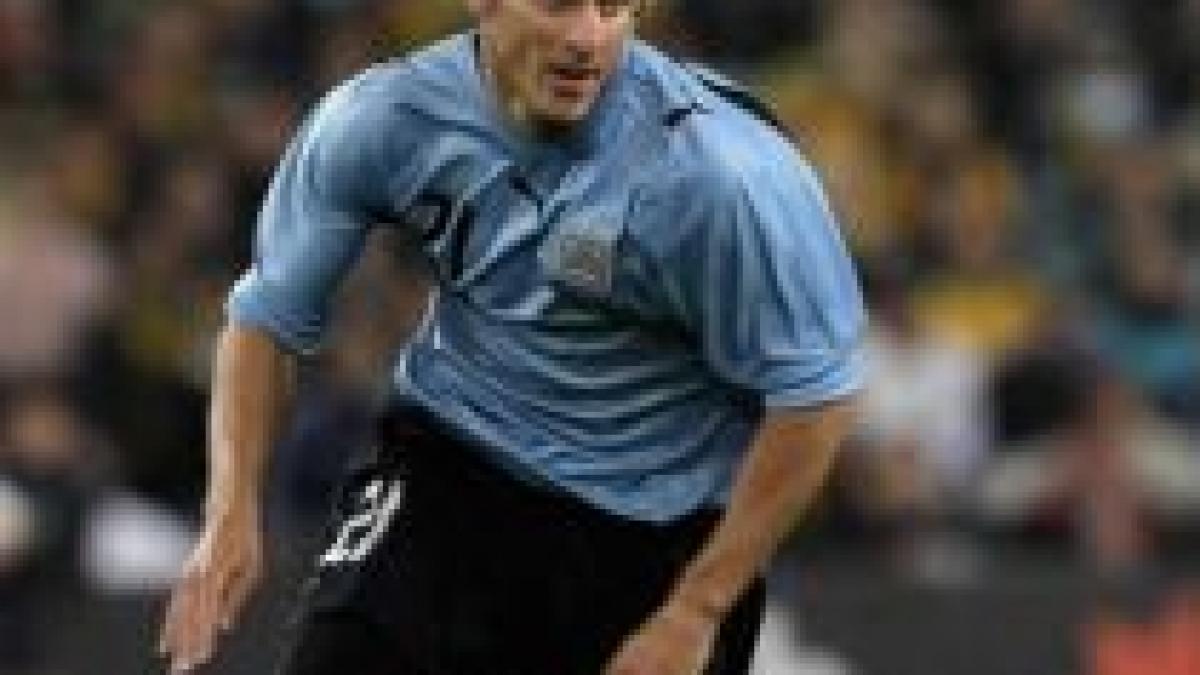 forlan si suarez vedetele din lotul uruguay ului pentru cupa mondiala