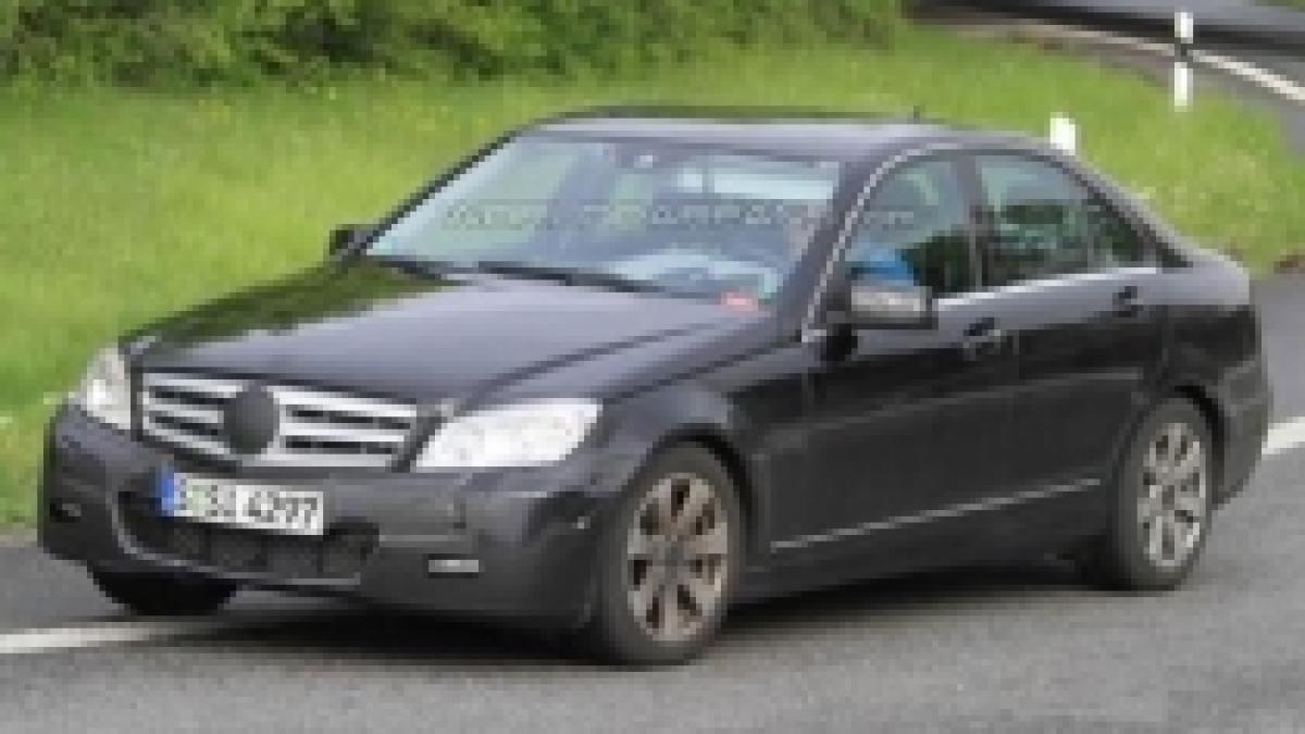 mercedes benz c class cu facelift surprins in imagini spion foto