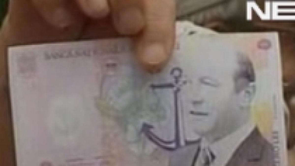 pensionarii au prezentat bancnota de zero lei cu chipul presedintelui basescu video