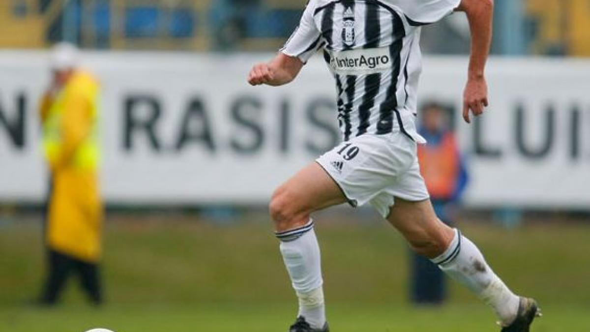 dinamo i a interzis lui liviu ganea imprumutat la astra sa joace in meciul direct din groapa