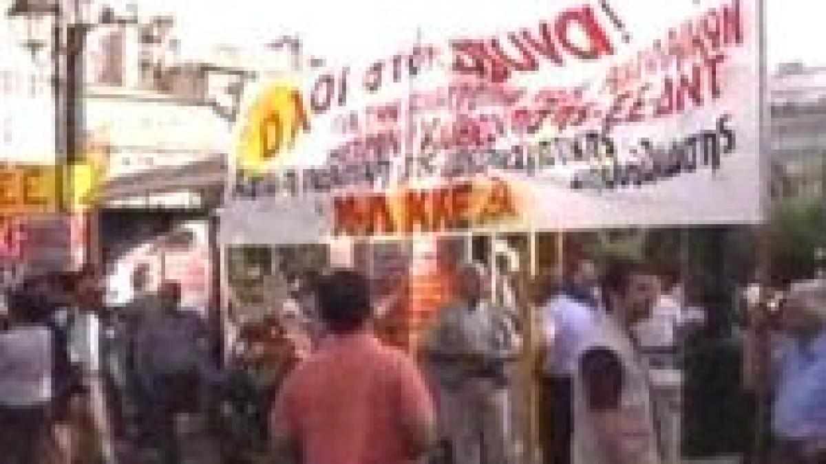 grecii au iesit din nou in strada si anunta a patra greva generala din acest an pe 20 mai video