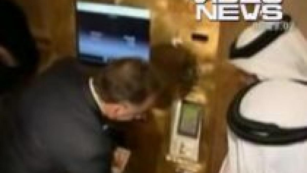 in abu dhabi a fost inaugurat primul bancomat cu lingouri de aur video