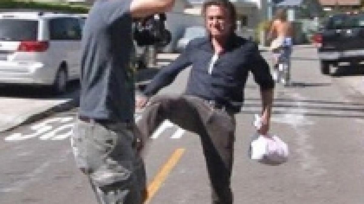 sean penn condamnat la trei ani de inchisoare cu suspendare pentru agresarea unui fotograf video
