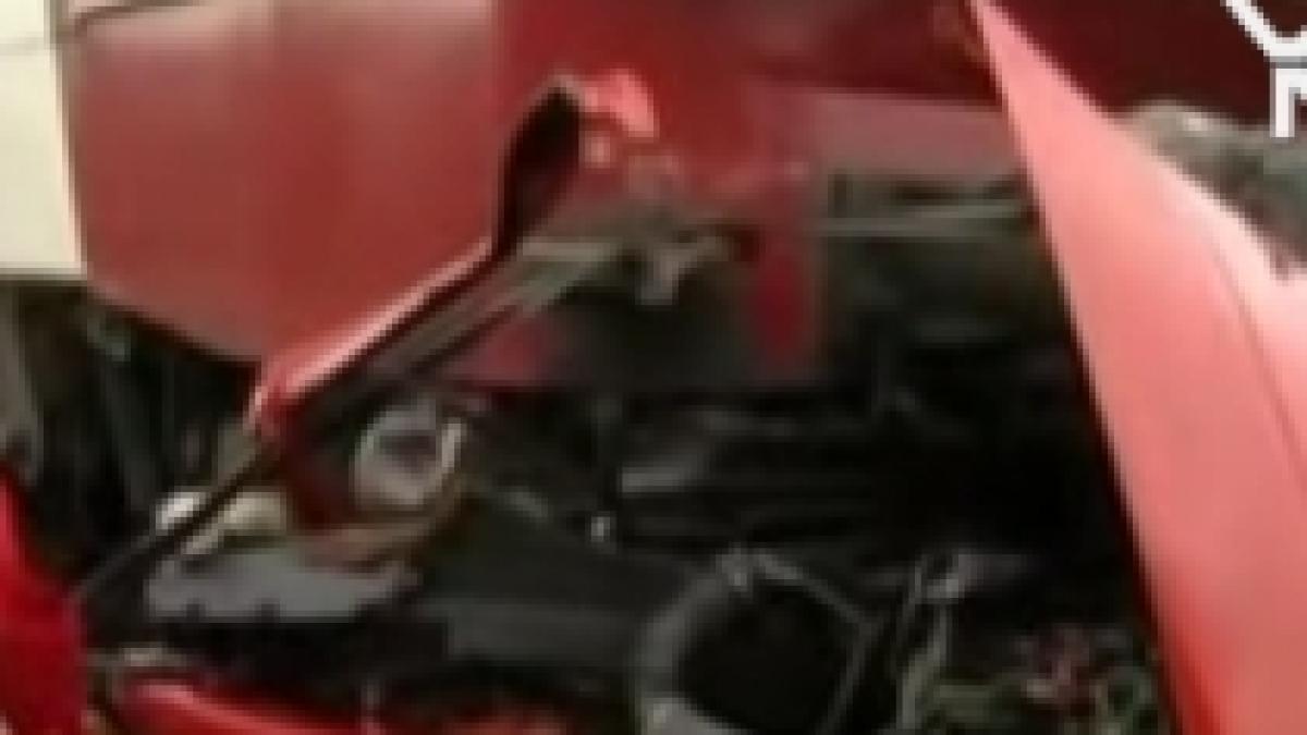 hunedoara o masina in care se aflau un barbat si o prostituata a fost spulberata de tren video