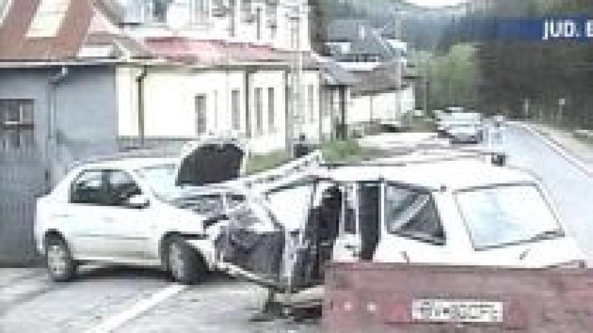 accident grav pe dn1 un mort si trei raniti dupa o coliziune frontala intre doua masini video