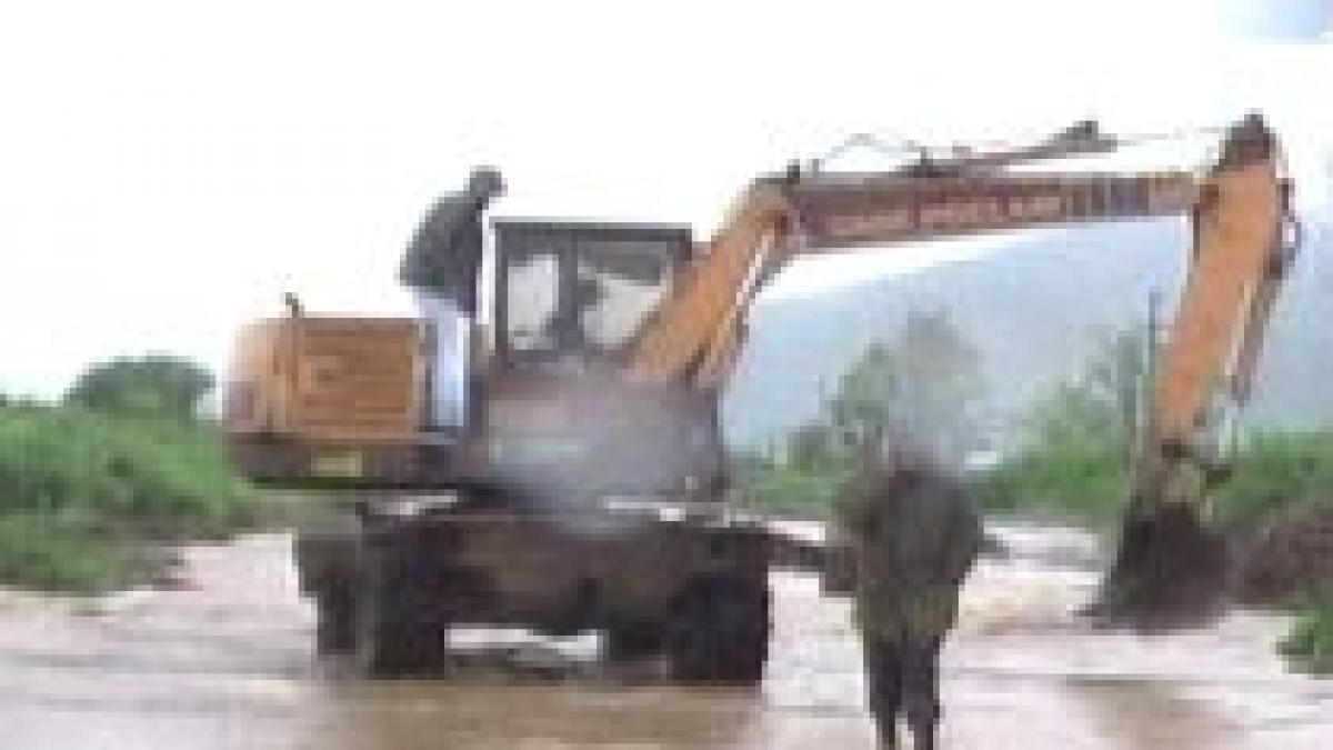 ploile au inundat case si au ingreunat traficul in nordul tarii vezi rutele afectate video