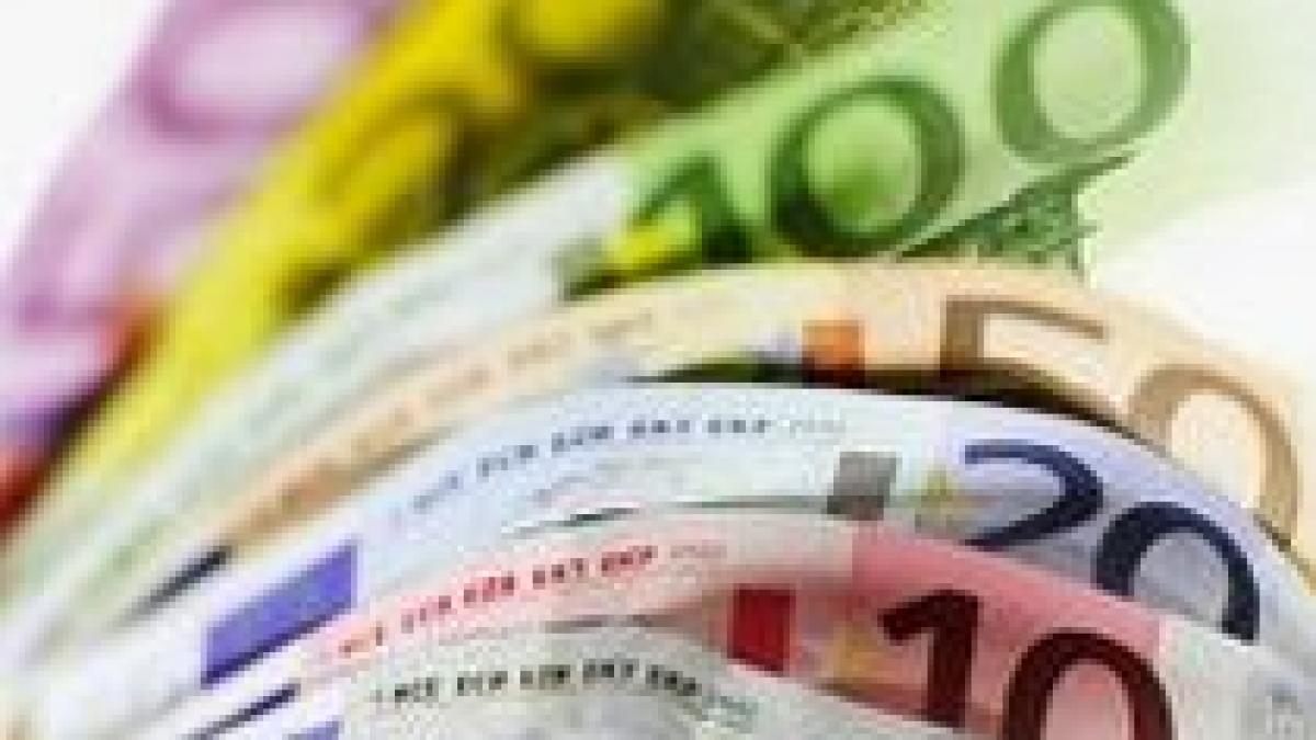 euro la cel mai mic nivel din ultimii patru ani
