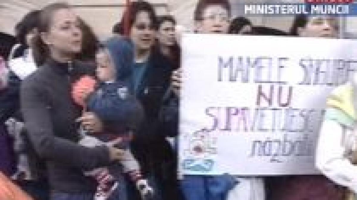 mamele protesteaza luni cu pampersi la ministerul muncii