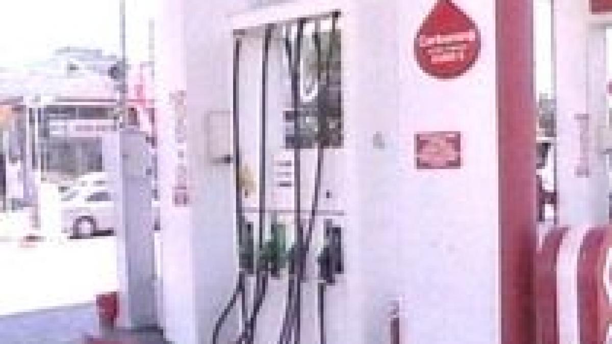 benzina si motorina s ar putea scumpi din nou din cauza scaderii leului