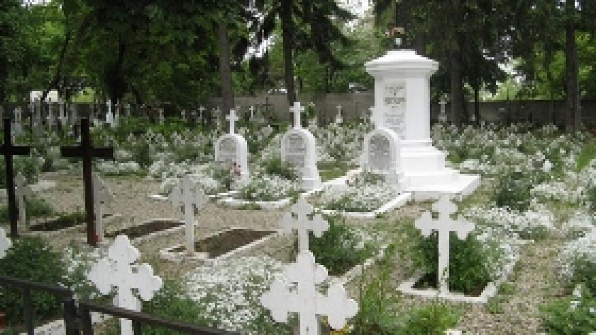 ruga pe timp de criza cele noua morminte sfinte din cimitirul bellu catolic