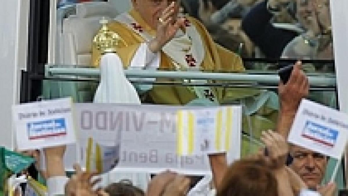 Vatican se apără: episcopii nu sunt angajaţi