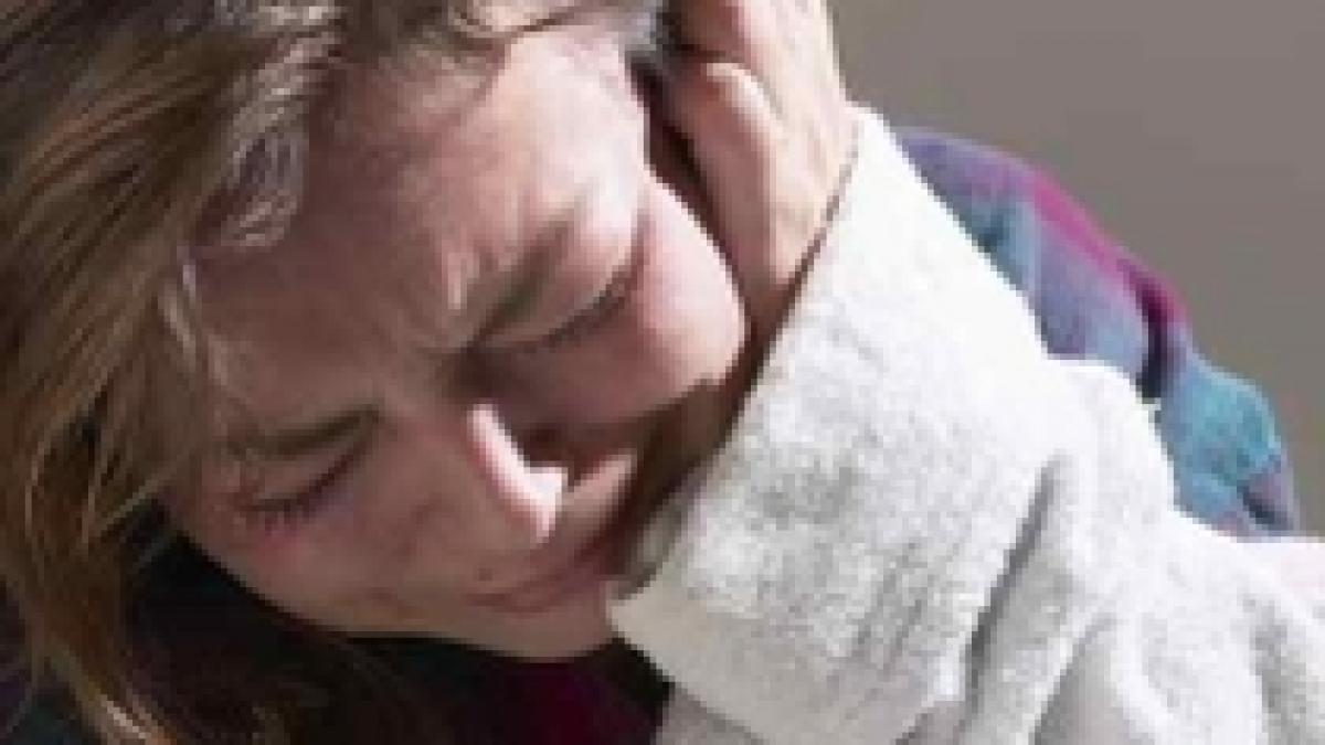 o femeie din constanta a incercat sa si decapiteze fiul cu un polizor electric