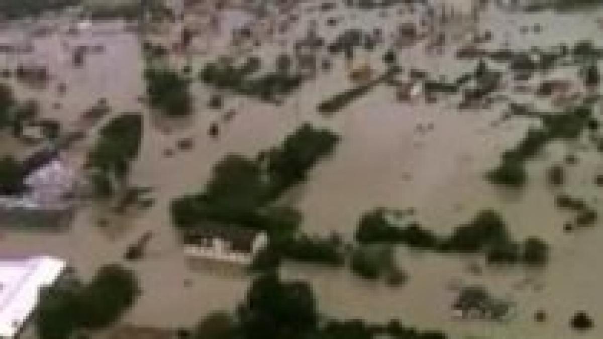 inundatiile din polonia au ucis cinci oameni video