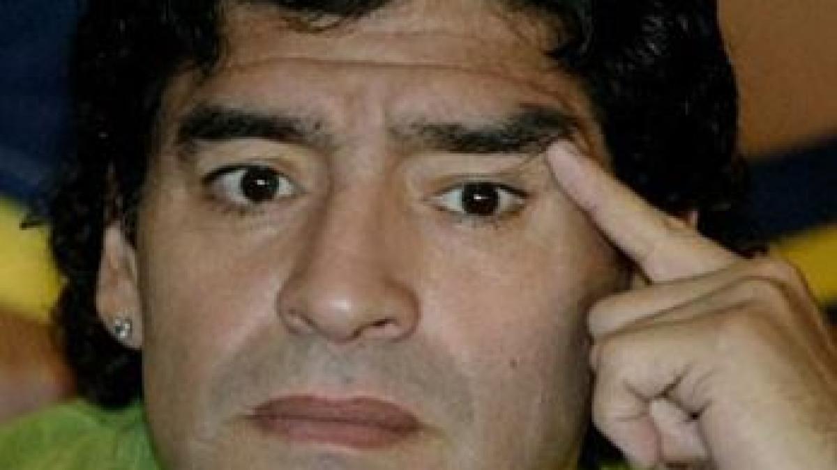 maradona injura un cameraman dupa ce tot el l a calcat cu masina video