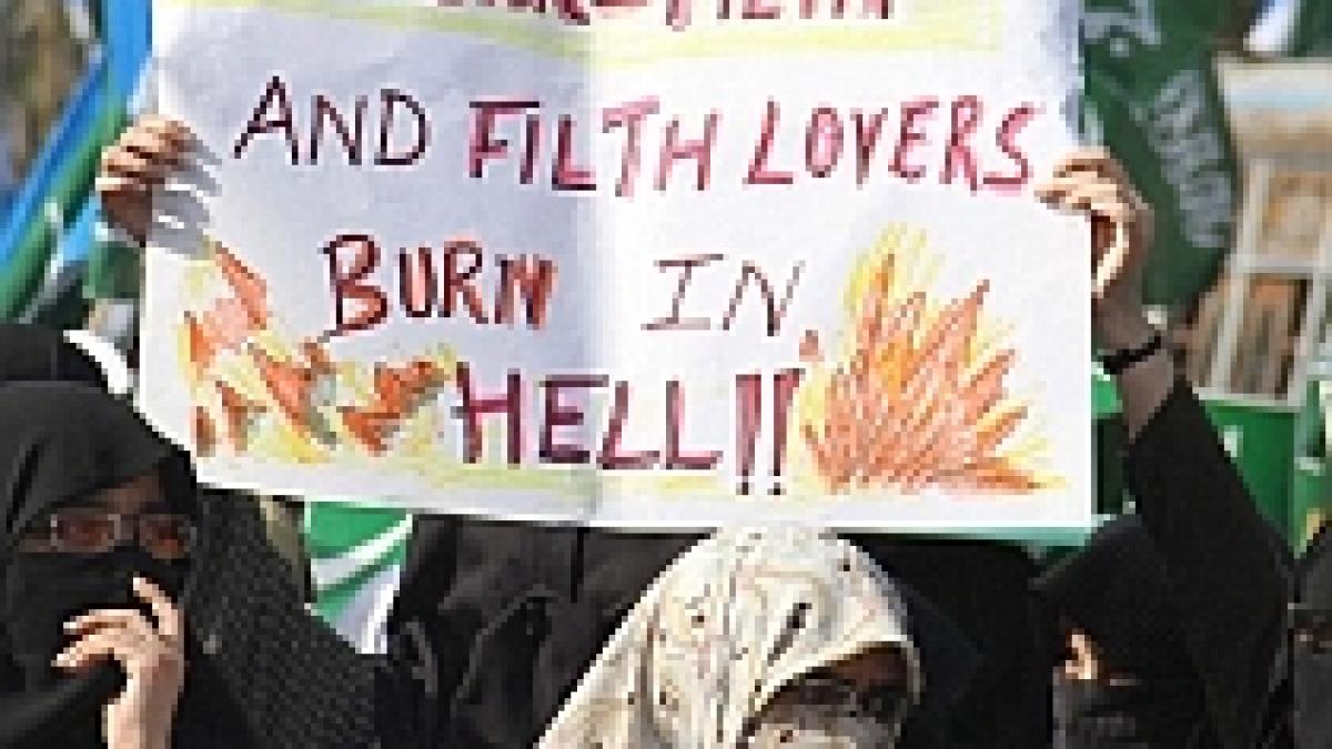 pakistan interzice facebook deranjat de publicarea unor desene ale profetului mohammed