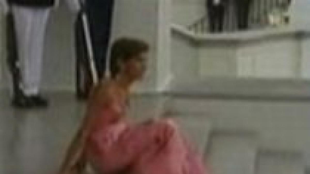 sefa de protocol de la casa alba a cazut in fund la o intalnire oficiala video