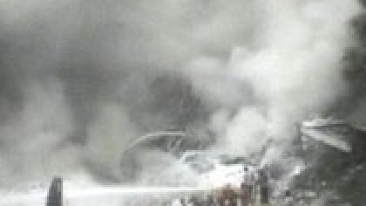 avion prabusit in vestul indiei sapte pasageri din 166 au supravietuit video