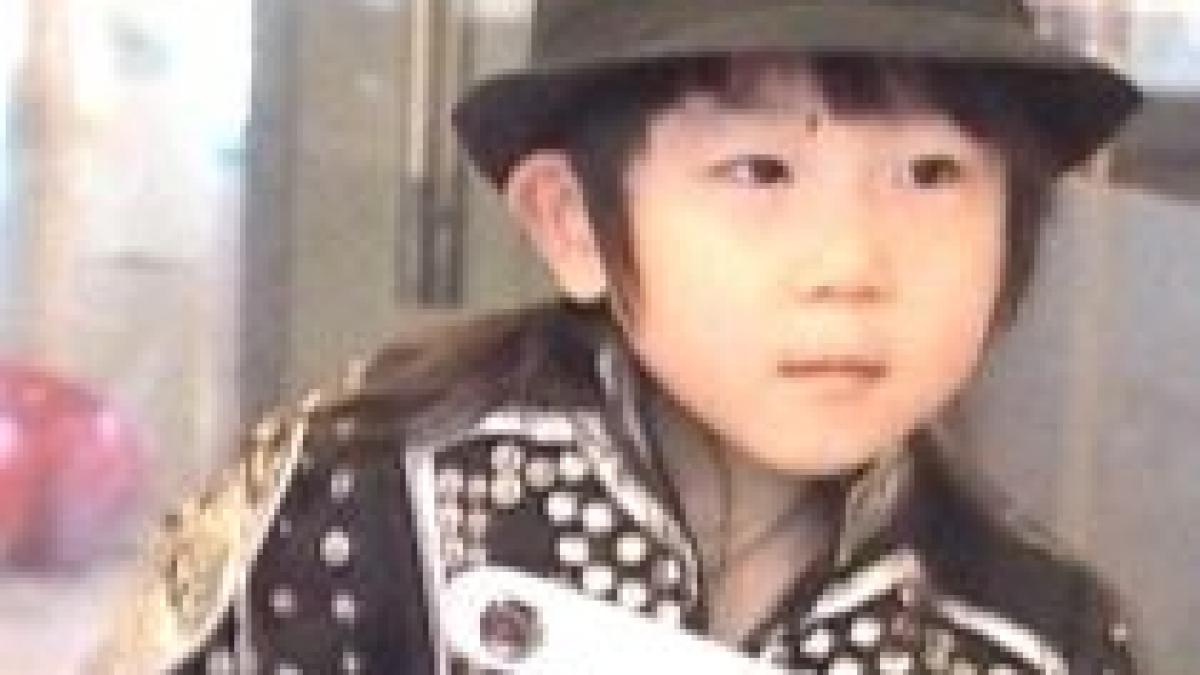 un chinez de patru ani este cel mai tanar imitator al lui michael jackson video