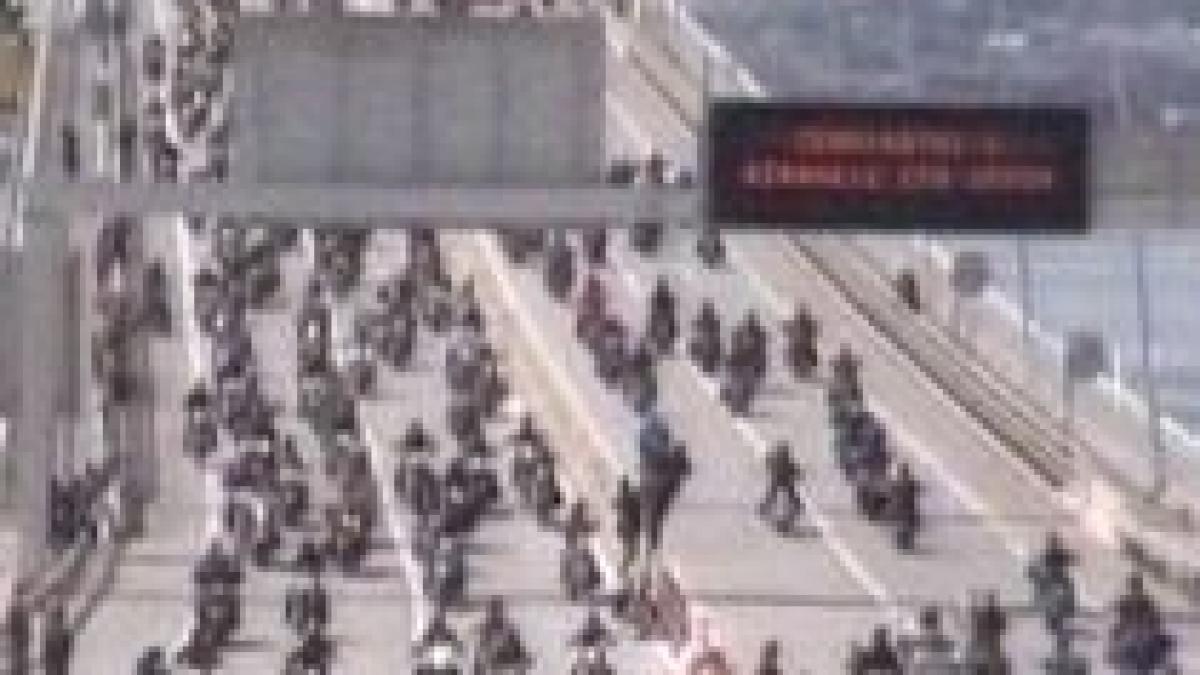 grecia 6 000 de motociclisti au traversat un pod pentru cartea recordurilor video