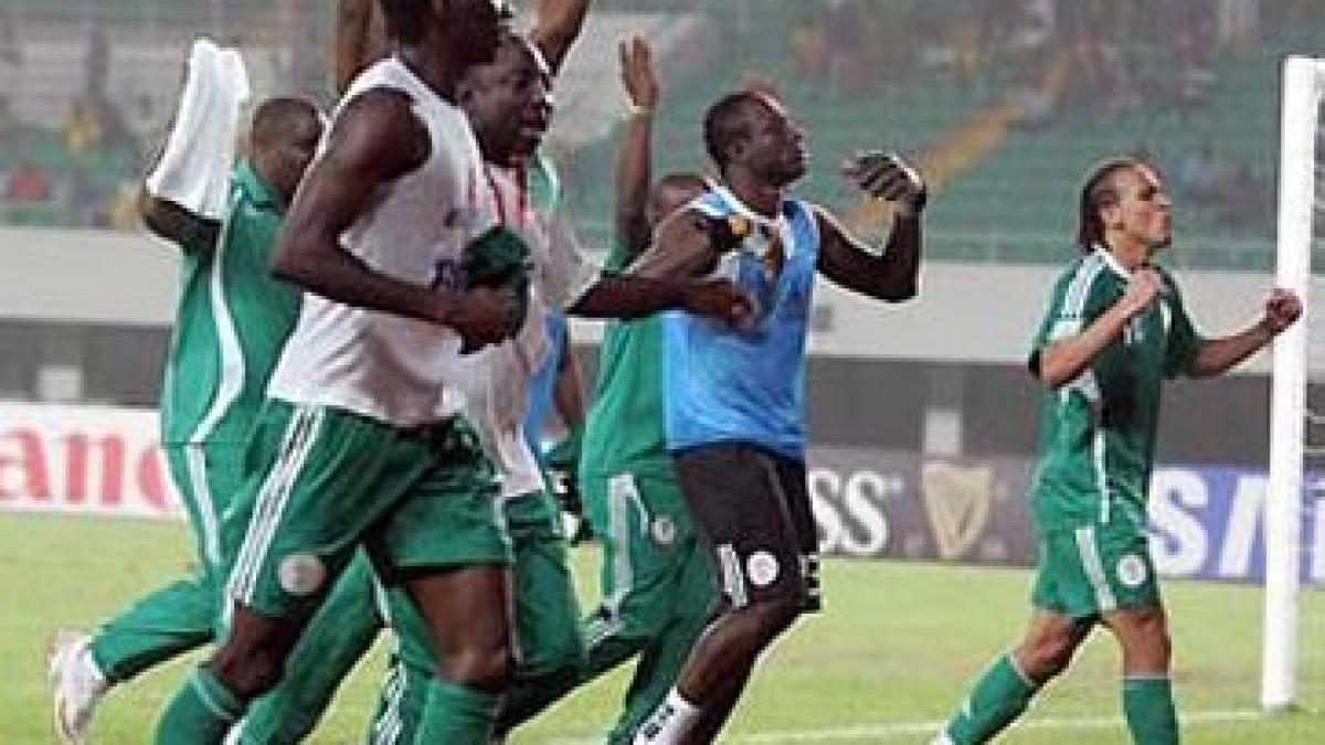 presedintele nigeriei le a cerut vulturilor sa aduca trofeul cupei mondiale acasa