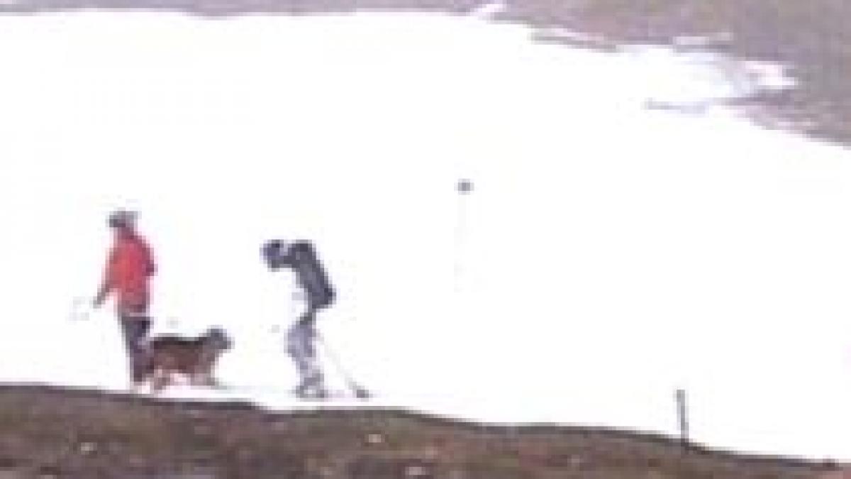 sporturi de iarna la inceput de vara in unele zone din tara inca se mai schiaza video