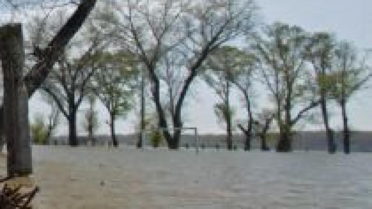 avertizarea de inundatii din polonia mentinuta pana marti numarul victimelor a ajuns la 15