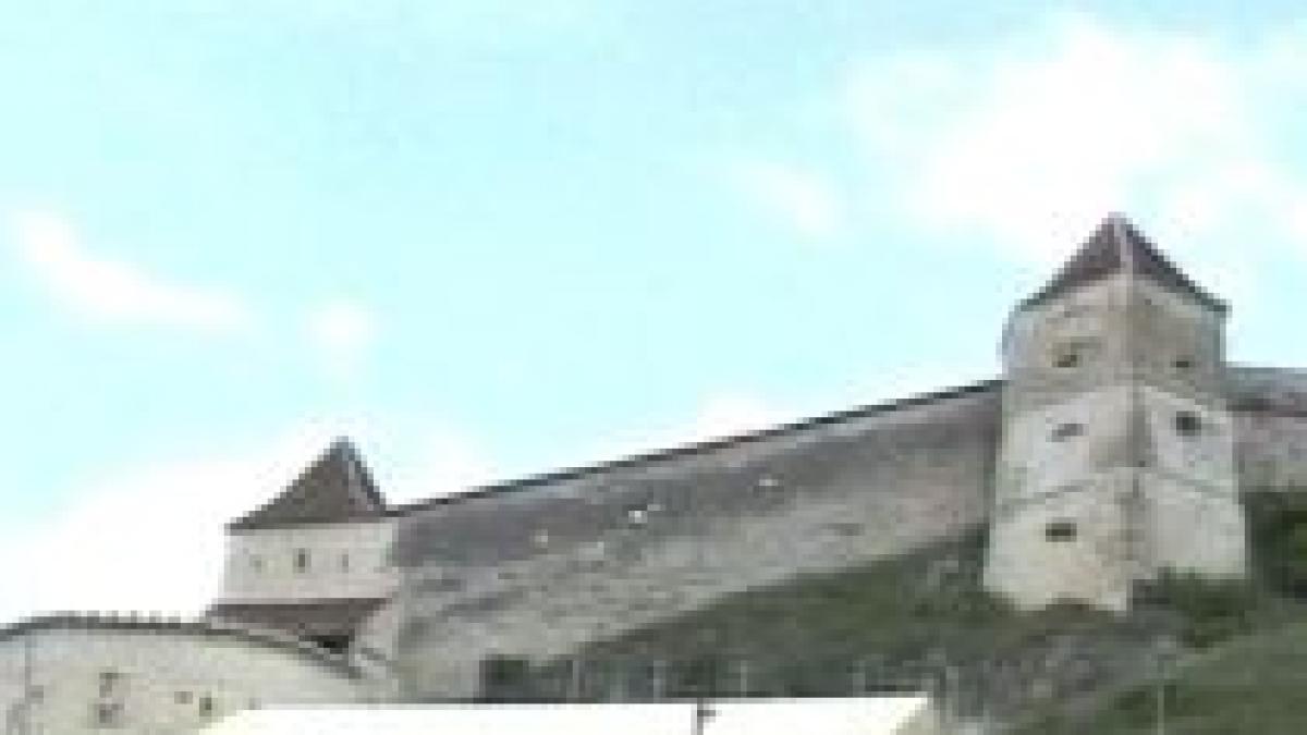 arheologi lucrarile la cetatea rasnov au distrus mai multe vestigii dacice