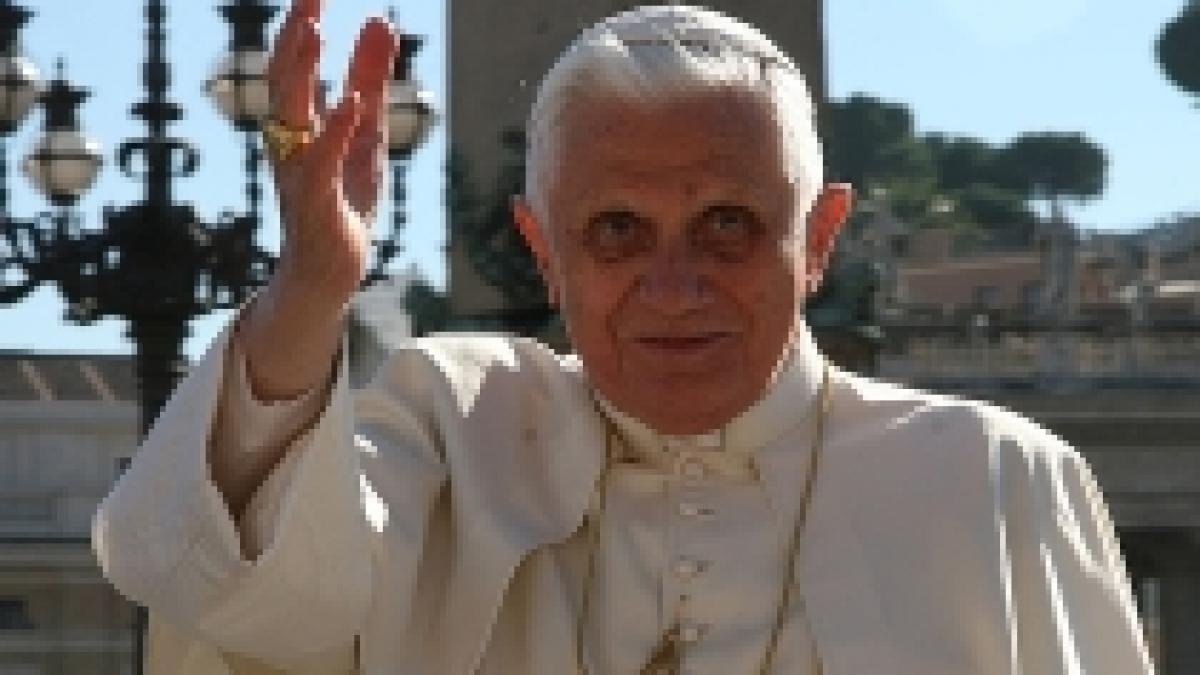 40 de iubite ale unor preoti catolici ii cer papei sa renunte la regula celibatului