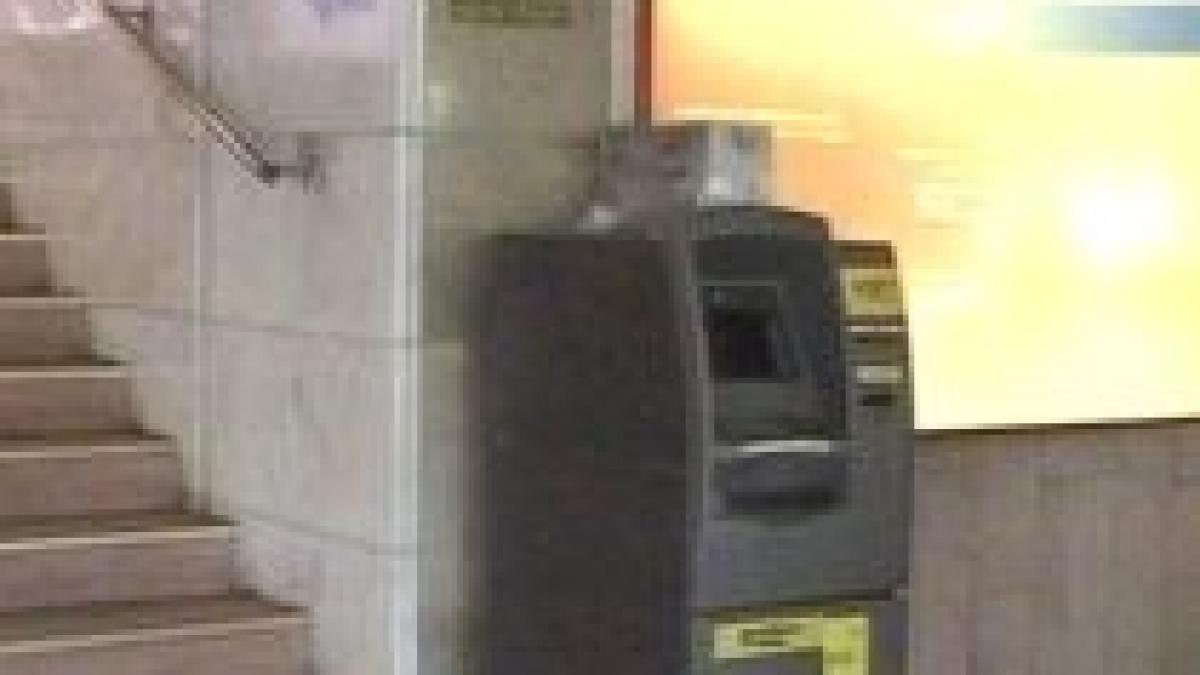 constanta hoti surprinsi in timp ce incercau sa fure un bancomat video