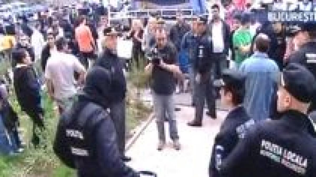 bloc locuit ilegal evacuat de jandarmi 35 de familii pe drumuri video