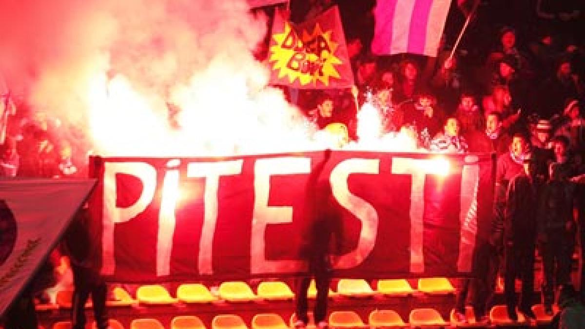 scandal la fc arges u cluj 1 1 arbitrul suporta furia fanilor dupa ce dicteaza un penalty aberant