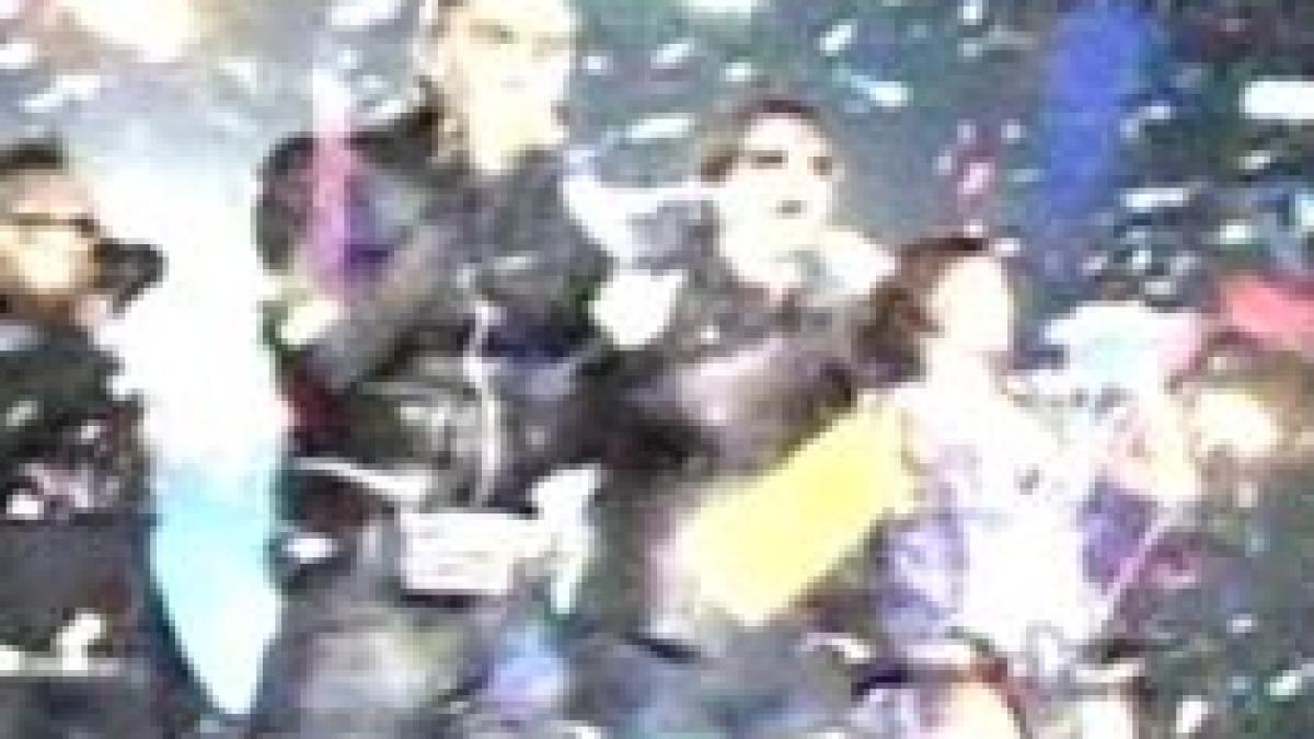 tom cruise a cantat alaturi de black eyed peas intr un concert la londra video