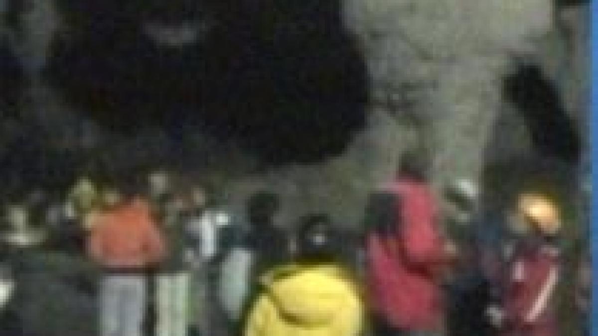 alba trei persoane blocate intr o pestera au fost salvate dupa 16 ore video