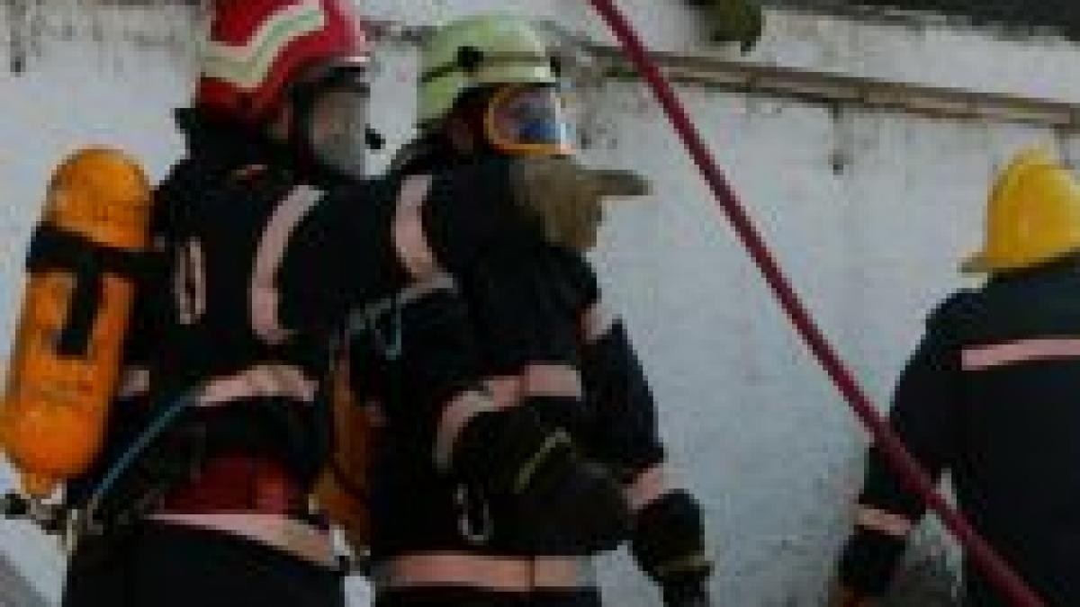 incendiu la o fosta fabrica de cauciucuri din popesti leordeni