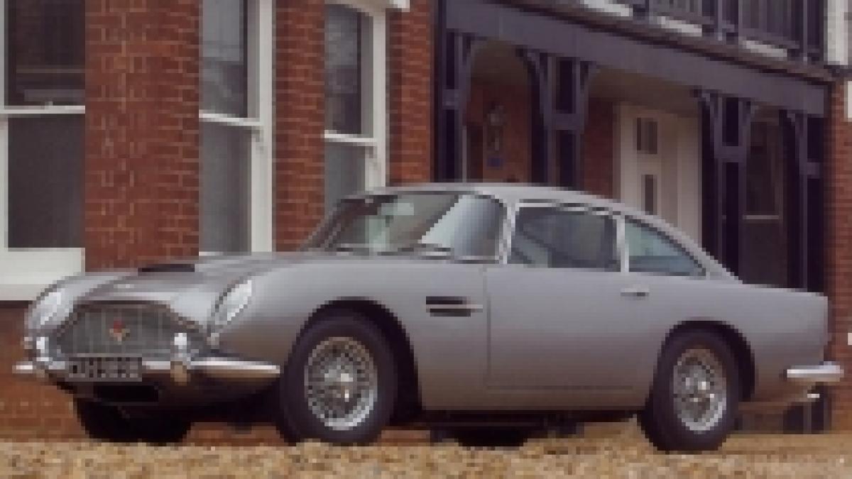 aston martin db5 masina lui james bond scoasa la licitatie pentru 3 5 milioane de lire sterline
