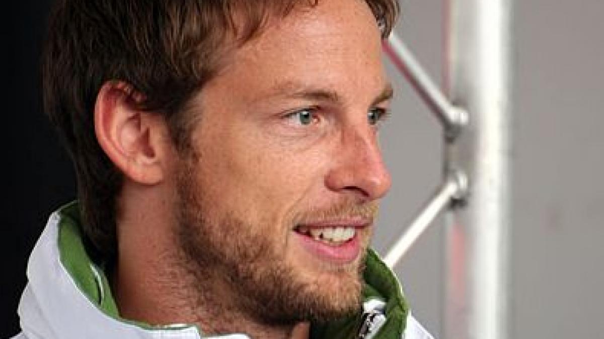jenson button decorat de regina marii britanii cu ordinul mbe