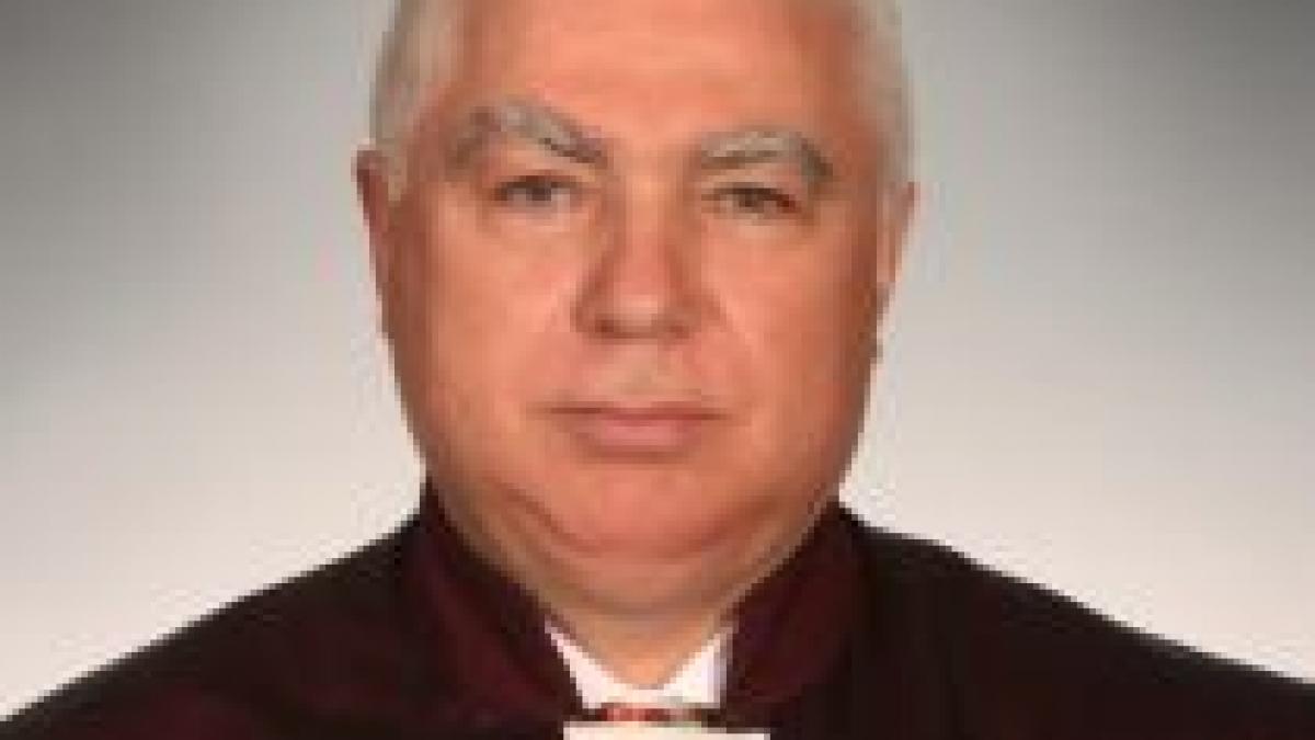 petre lazaroiu reconfirmat in postul de judecator al ccr de presedintele basescu