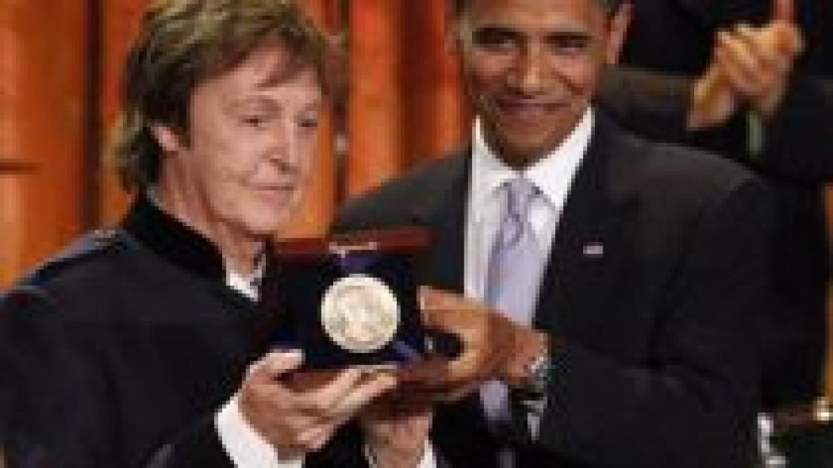 sir paul mccartney premiat de obama la casa alba pentru intreaga cariera