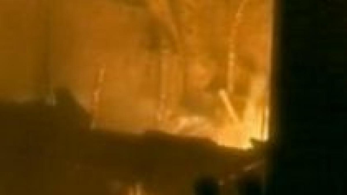 bilantul provizoriu al incendiului din bangladesh peste 100 de morti si zeci de raniti video