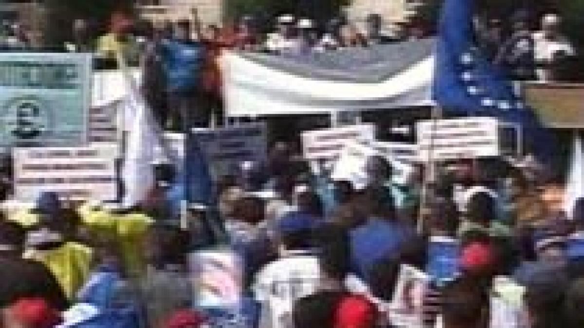 bugetarii din nou in strada mii de oameni au participat la un miting in fata prefecturii teleorman