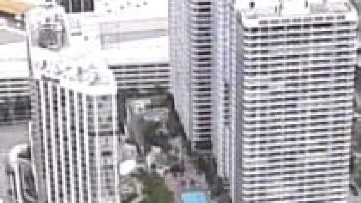 un baietel de patru ani a supravietuit dupa ce a cazut de la etajul 17 video