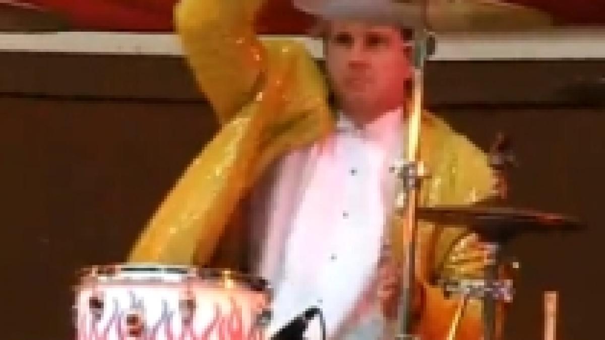 cel mai cool si mai agitat tobosar video