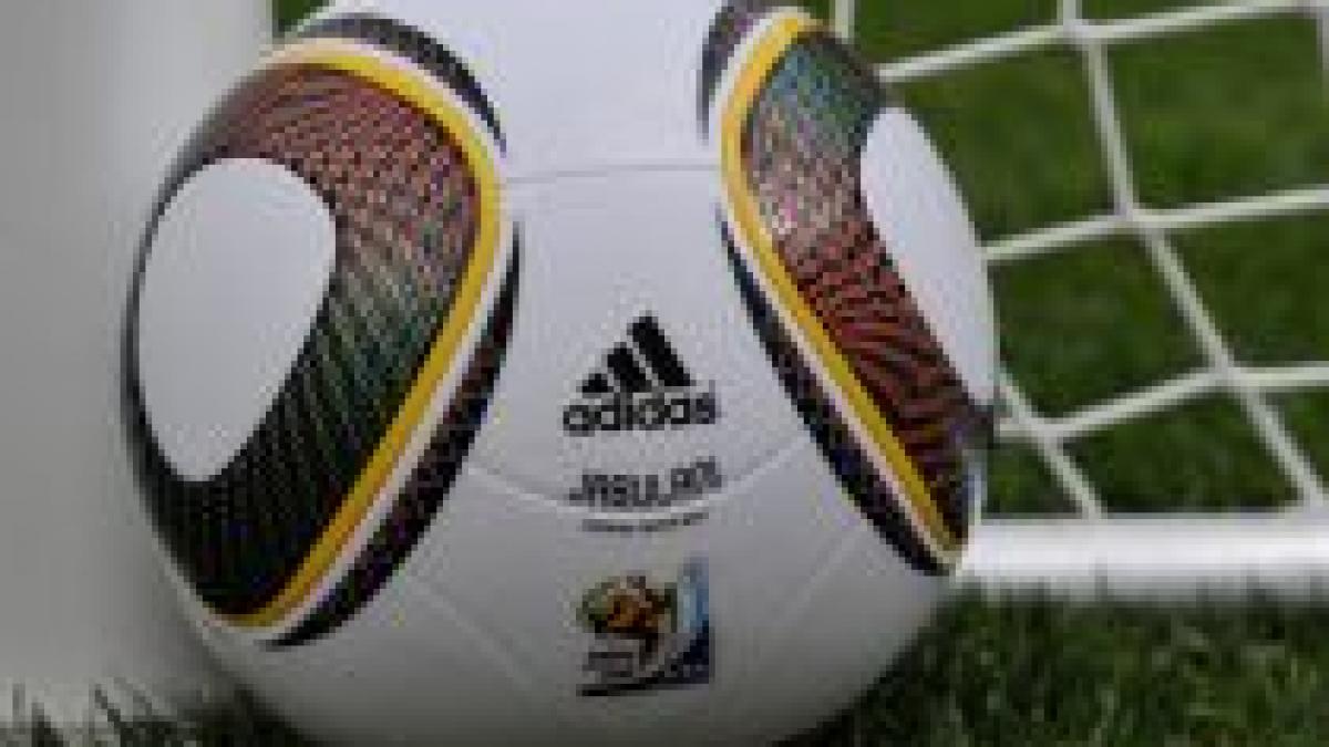 cercetatorii confirma spusele portarilor jabulani este o minge imprevizibila