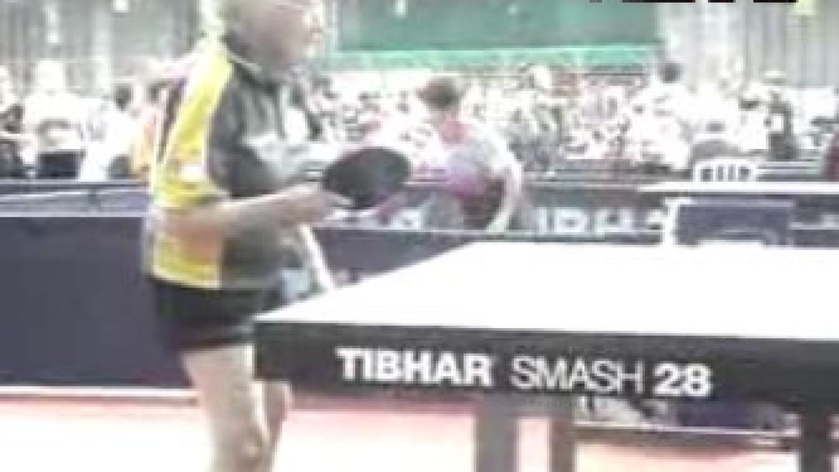 vedeta cm de tenis de masa pentru veterani este o australianca in varsta de 100 de ani video